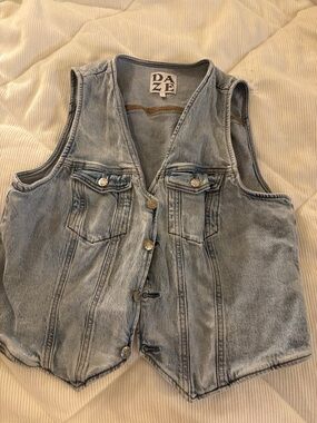 DAZE Light Wash Denim Vest - Women's Sleeveless Jacket, Light Blue